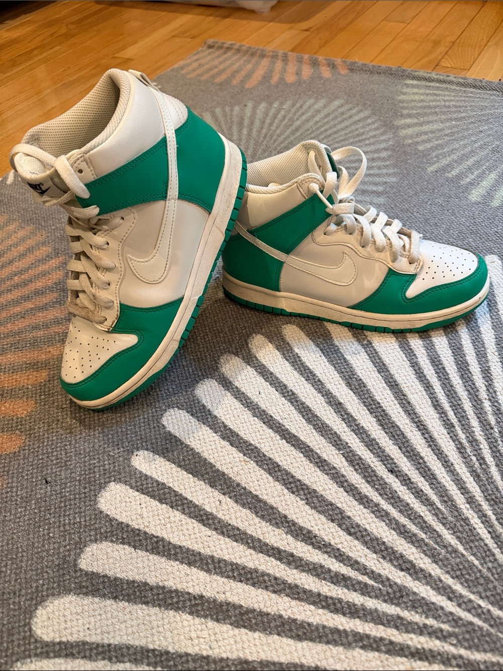 Nike Kids Mid-Top Sneakers in White &  Green